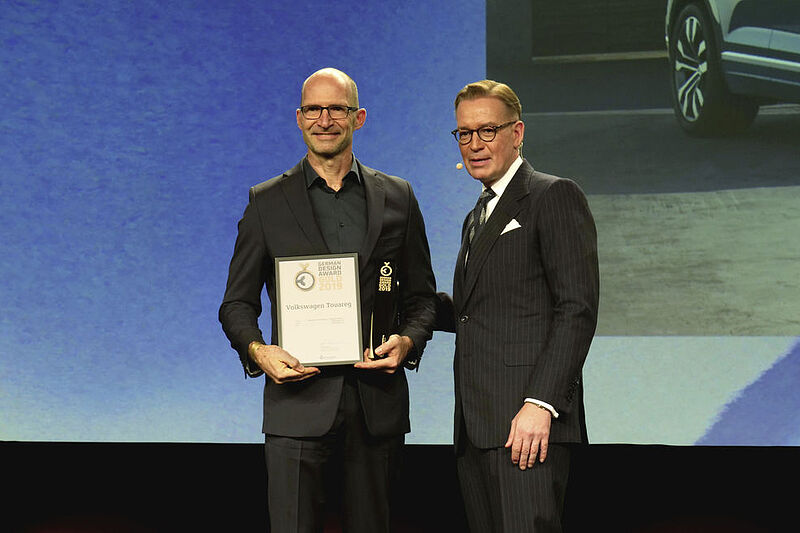 https://www.volkswagen-newsroom.com/de/pressemitteilungen/volkswagen-touareg-holt-gold-beim-german-design-award-4637